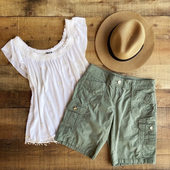 White House Black Market Pants - ⭐️Olive Green Cargo SHORTS -Excellent Condition